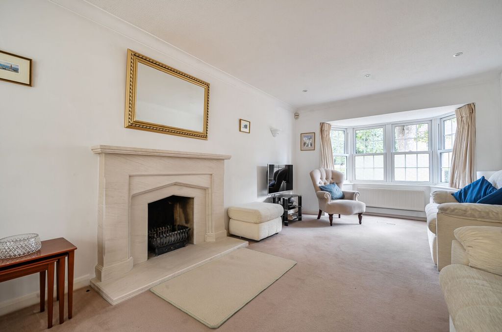 Property photo 2 of 28