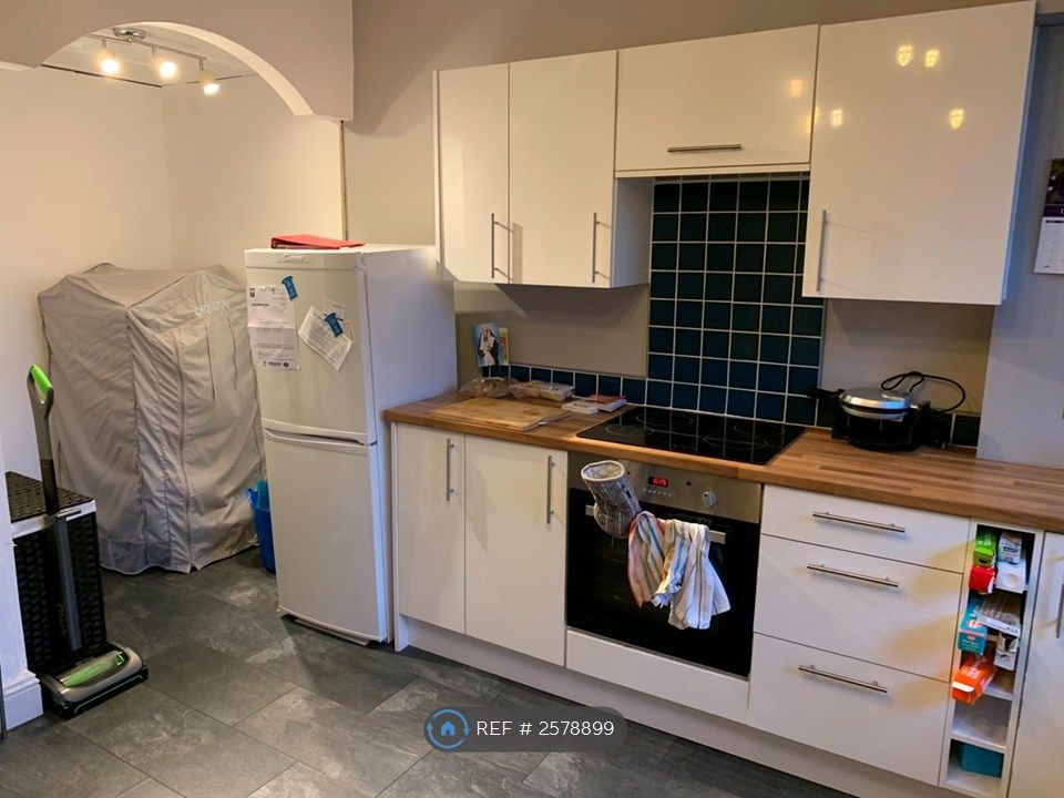 Property photo 2 of 9 Kitchen