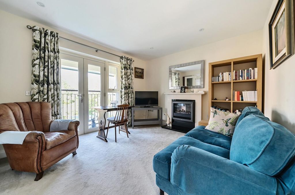 Property photo 3 of 15 66F13E85Da2d8-l-1190170 (3).Jpg