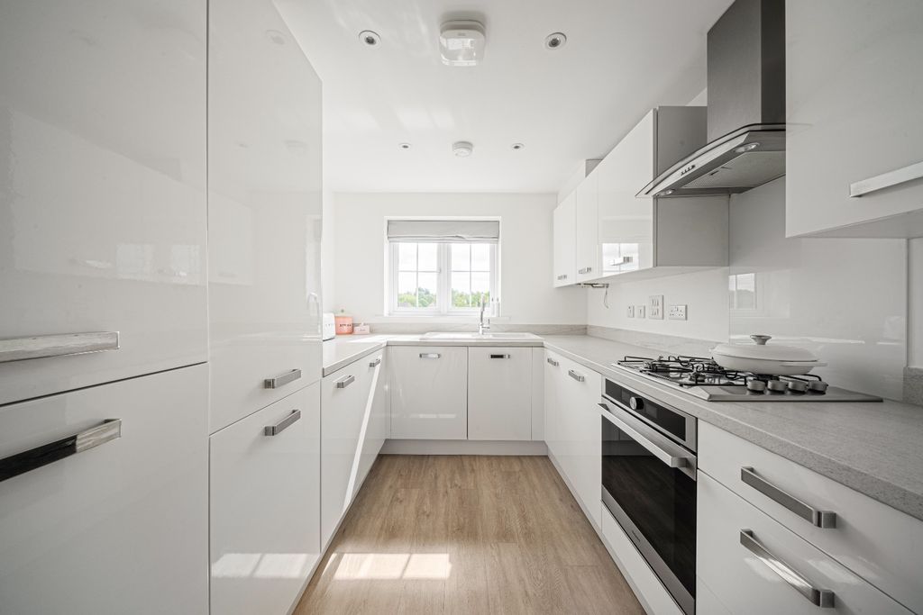 Property photo 3 of 21 4826203