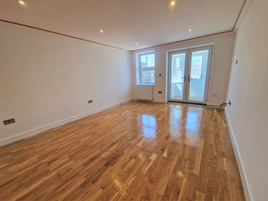 Property photo 2 of 4 Picture 2