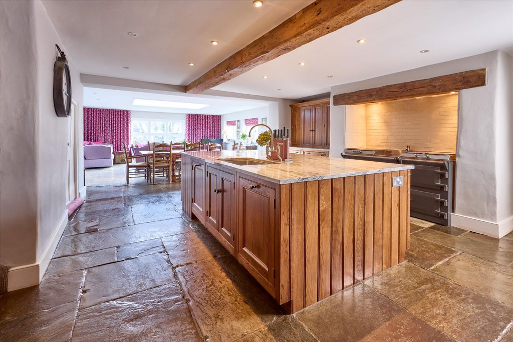 Property photo 2 of 38 Image