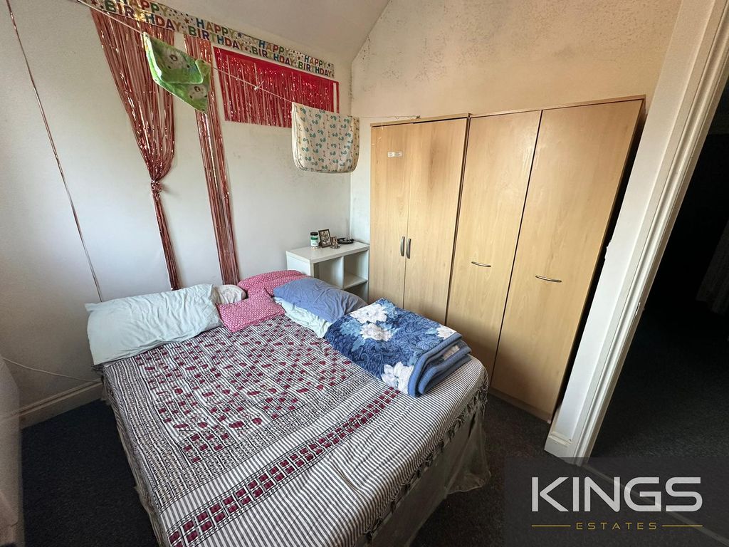 Property photo 2 of 5 Flat 4, 10 Grosvenor Road5Logo