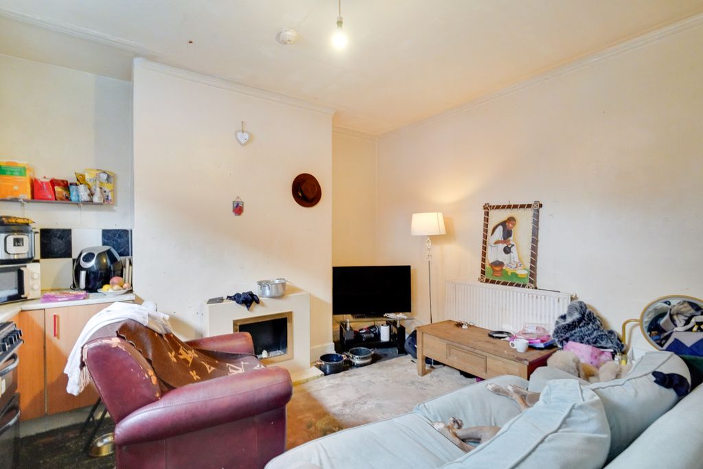 Property photo 2 of 9