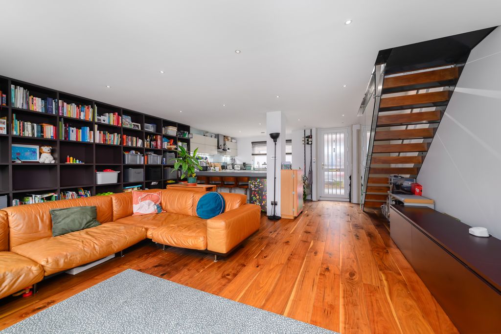 Property photo 2 of 12