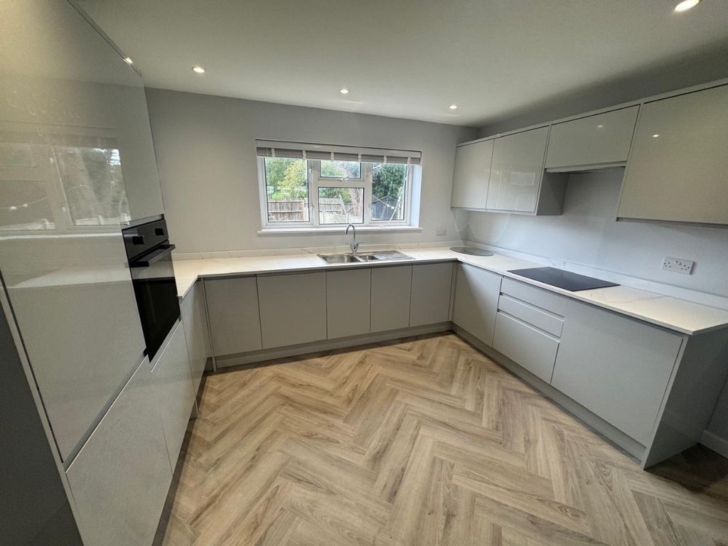 Property photo 1 of 10 4436240