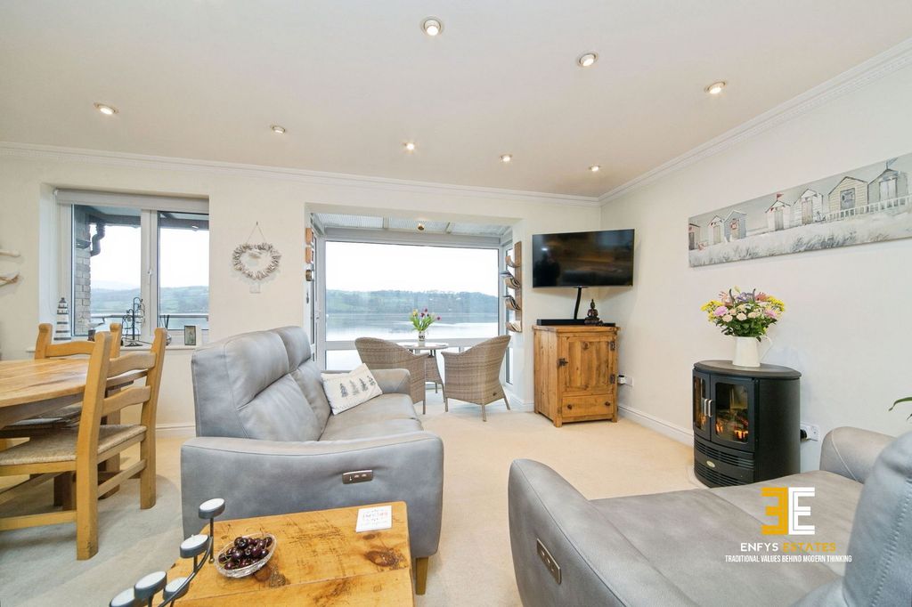 Property photo 2 of 39