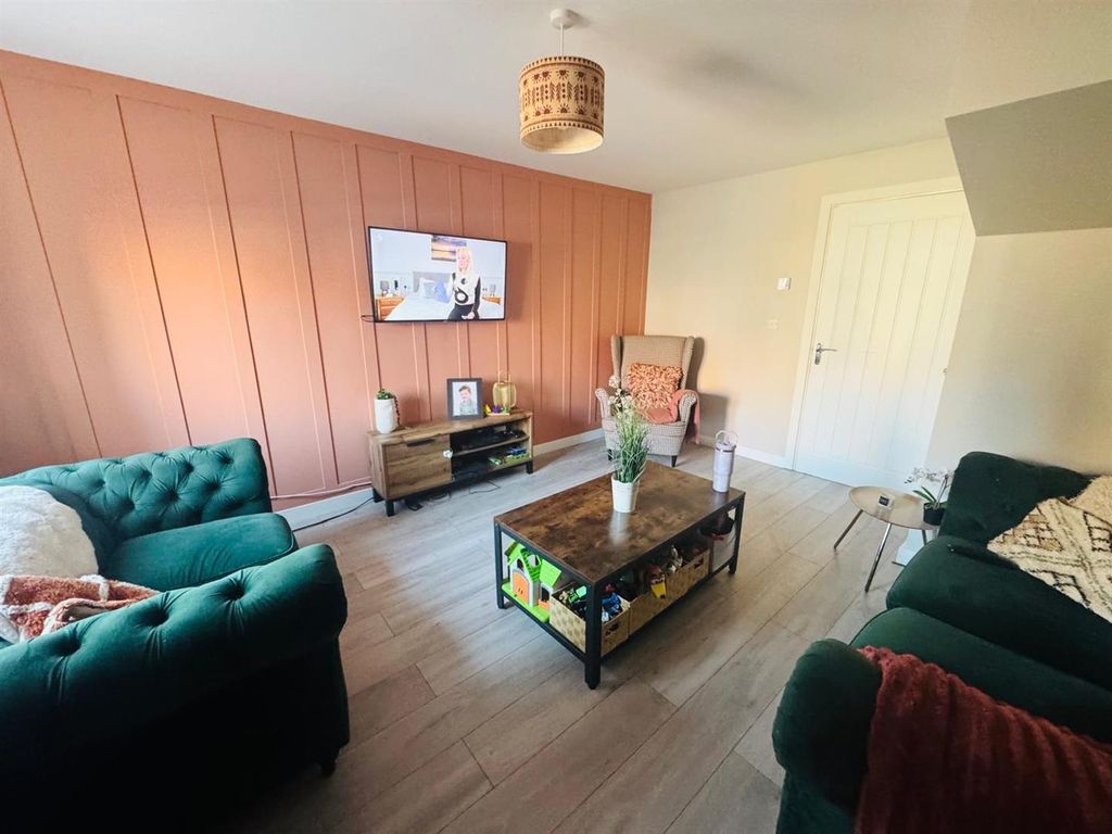 Property photo 2 of 12 Lounge