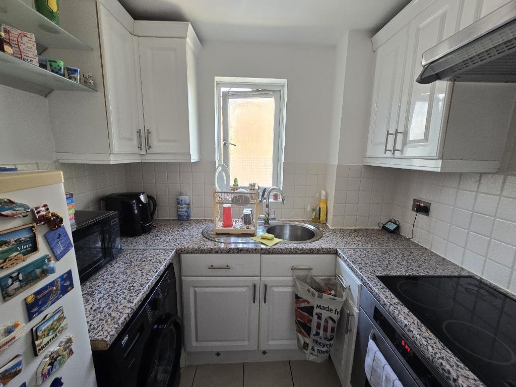 Property photo 3 of 5 Kitchen.Jpg