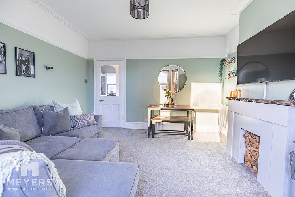 Property photo 2 of 13