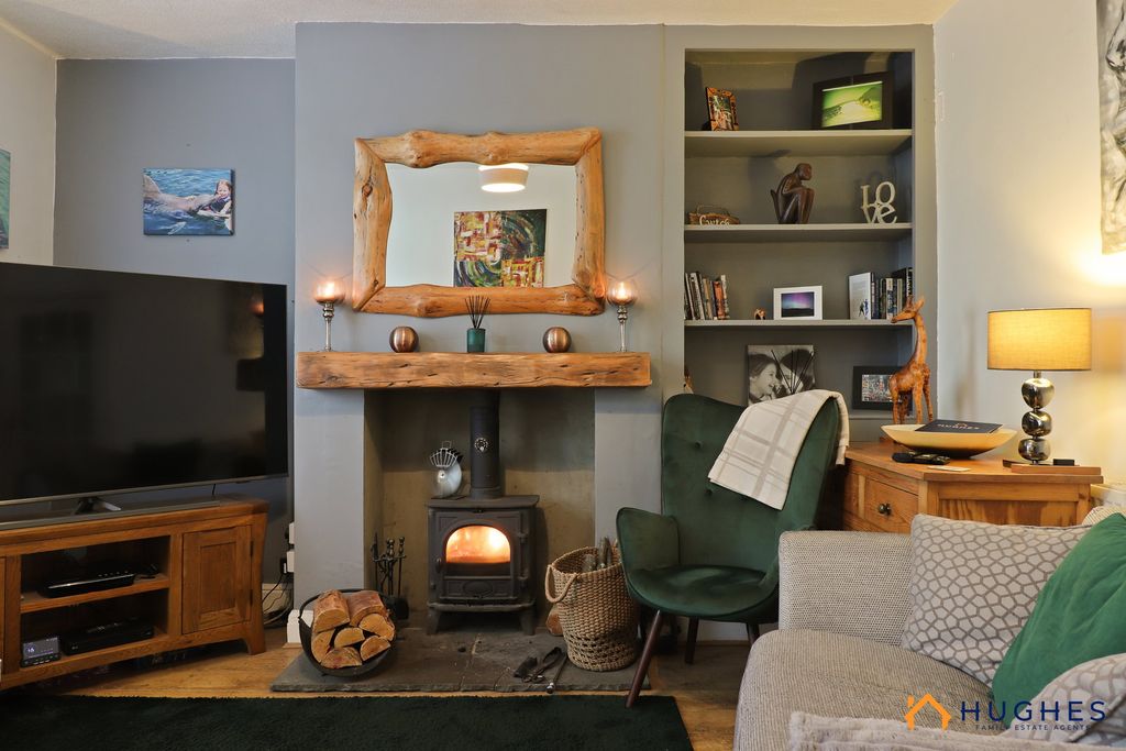 Property photo 2 of 27