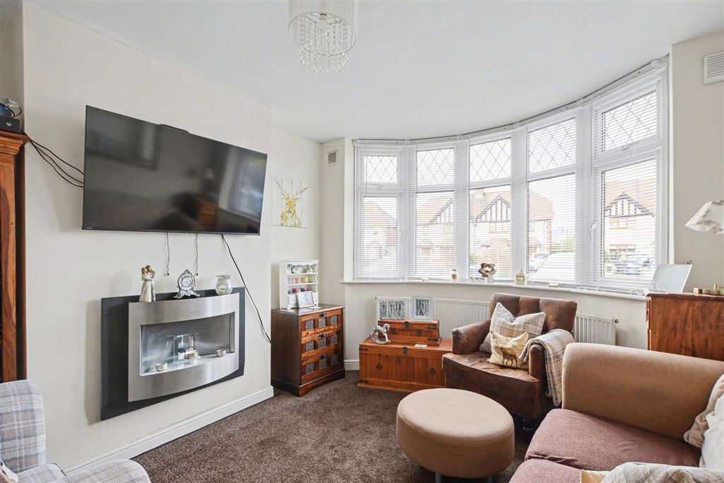 Property photo 2 of 26 Lounge