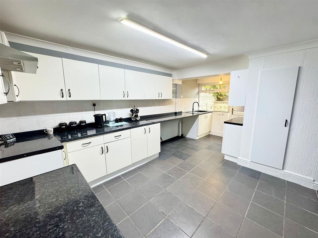 Property photo 2 of 23 Kitchen