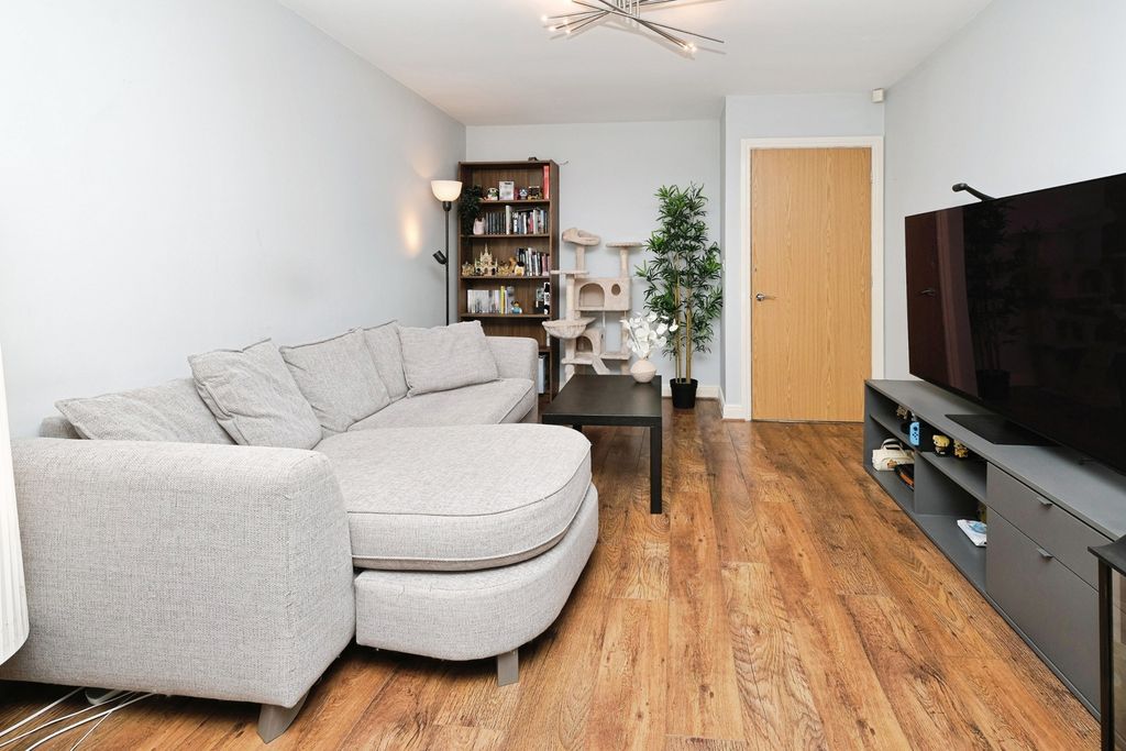 Property photo 2 of 17 Pbox-Img.Jpg