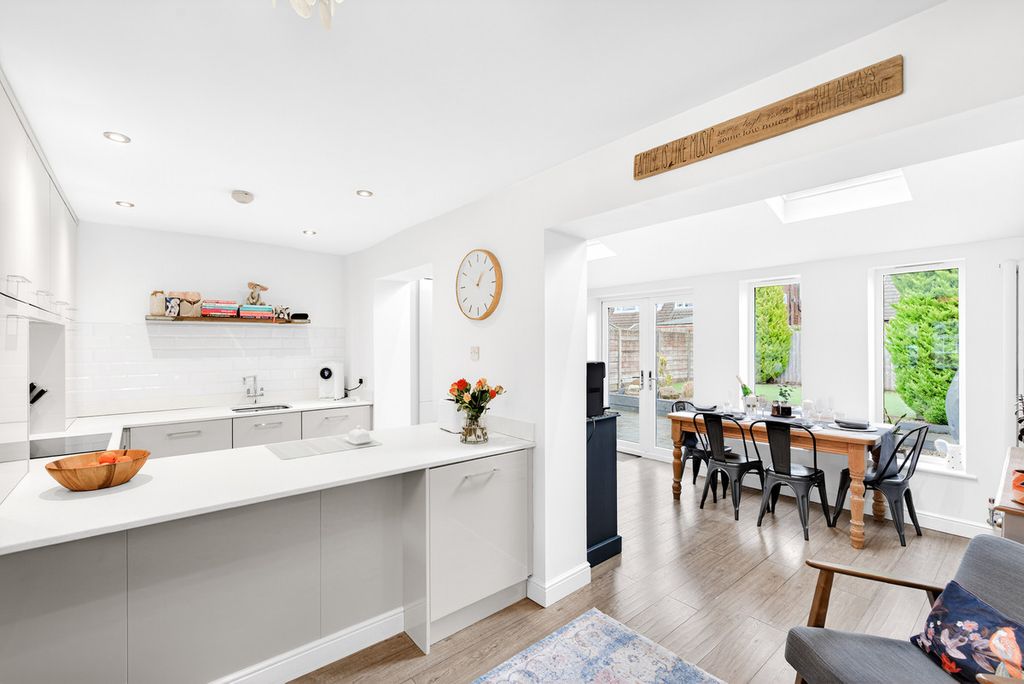 Property photo 3 of 31