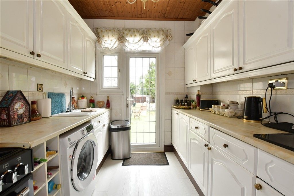 Property photo 1 of 10 Kitchen