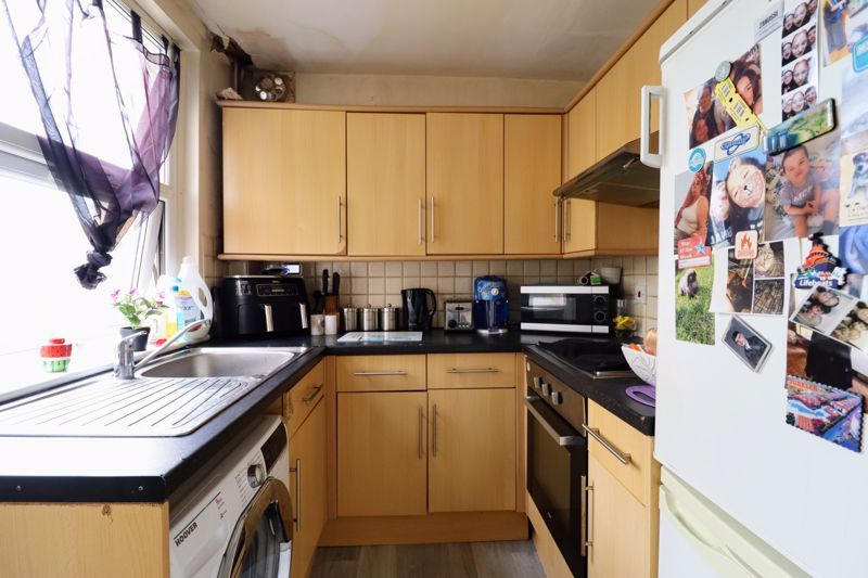 Property photo 3 of 11 Kitchen