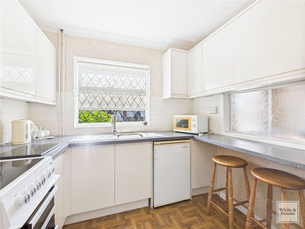 Property photo 3 of 18 Kitchen