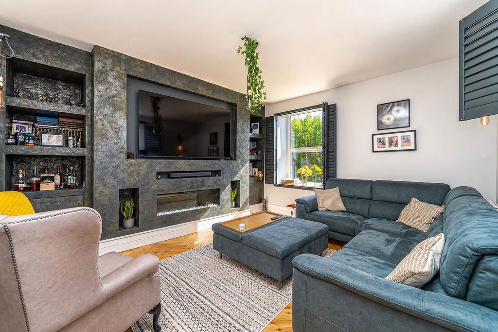 Property photo 1 of 33 1.Jpg