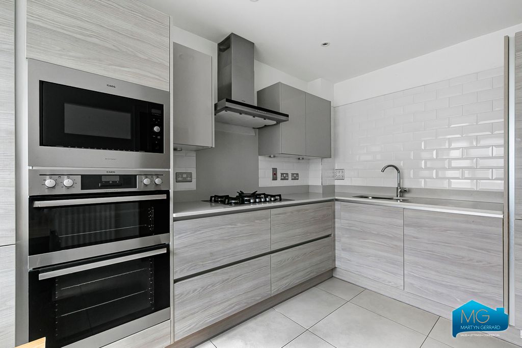 Property photo 2 of 31 Picture No. 10