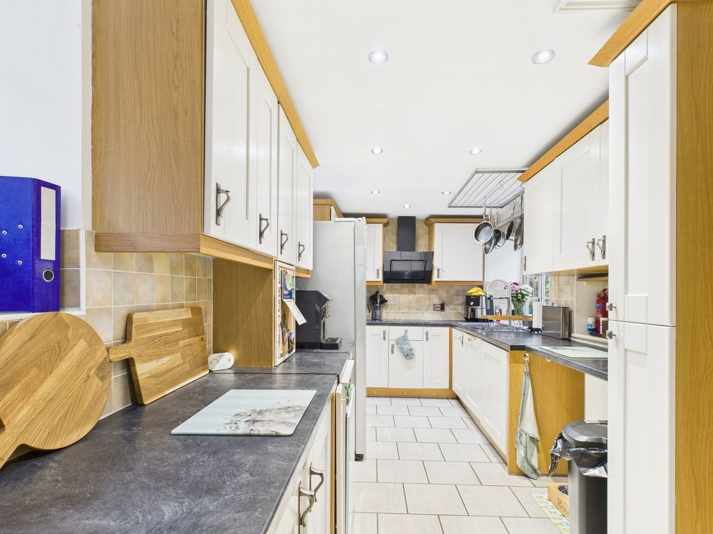 Property photo 2 of 34