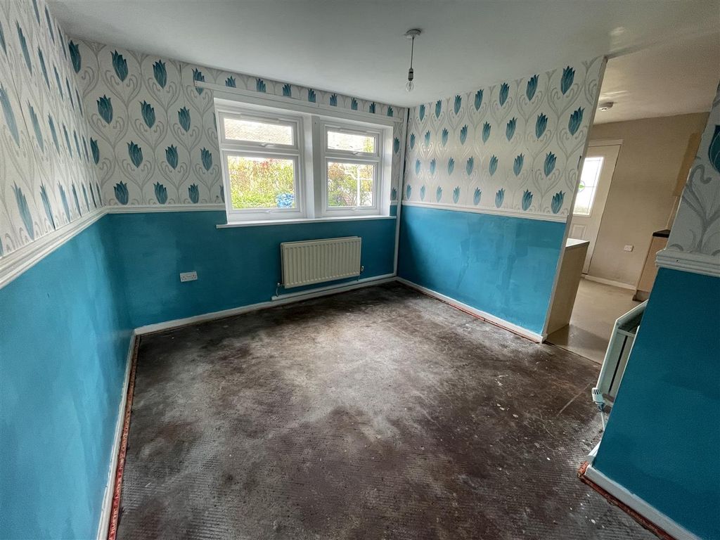 Property photo 3 of 10 16 Men 8.Jpeg