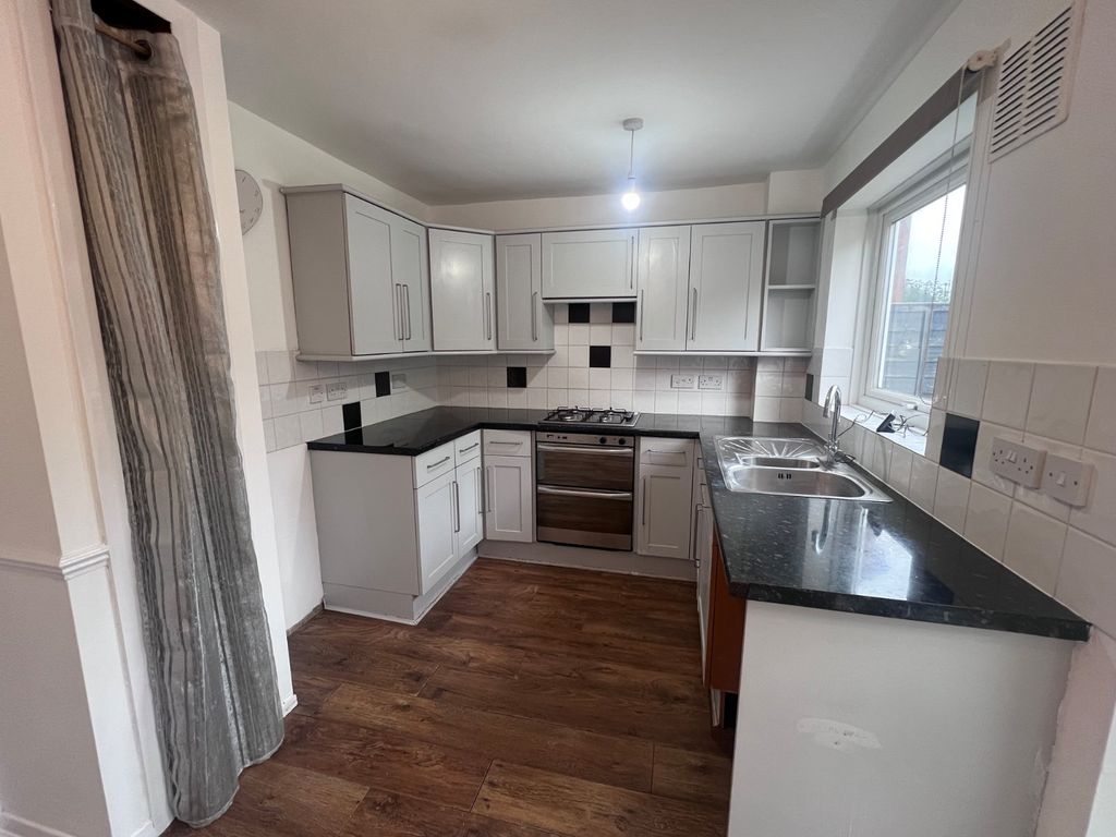 Property photo 3 of 10 Picture No. 04