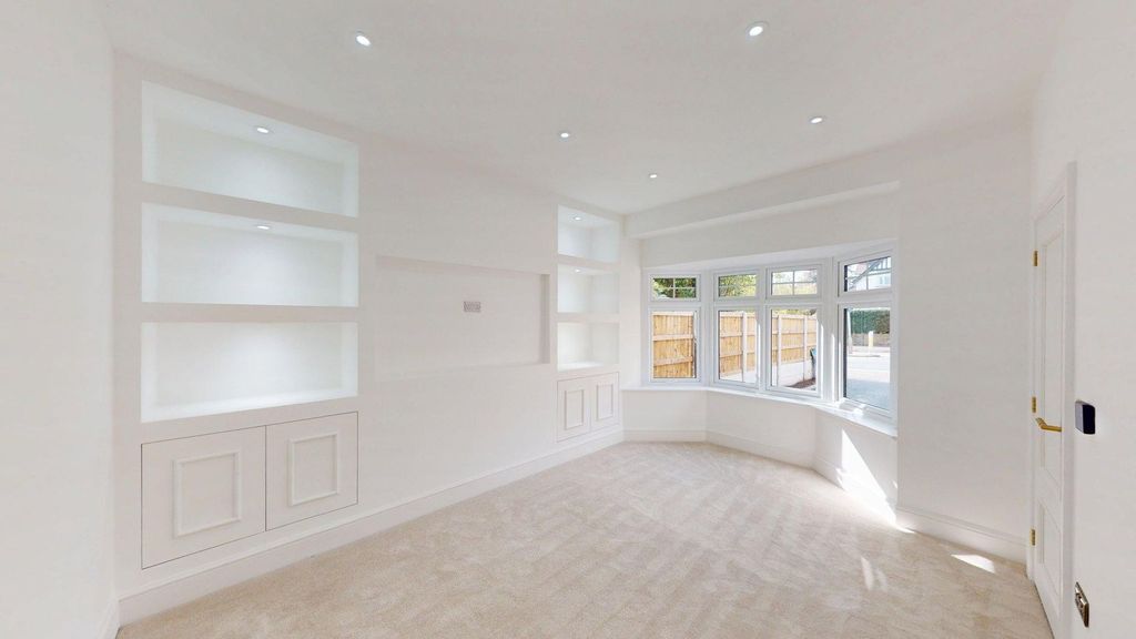 Property photo 2 of 30 Lounge