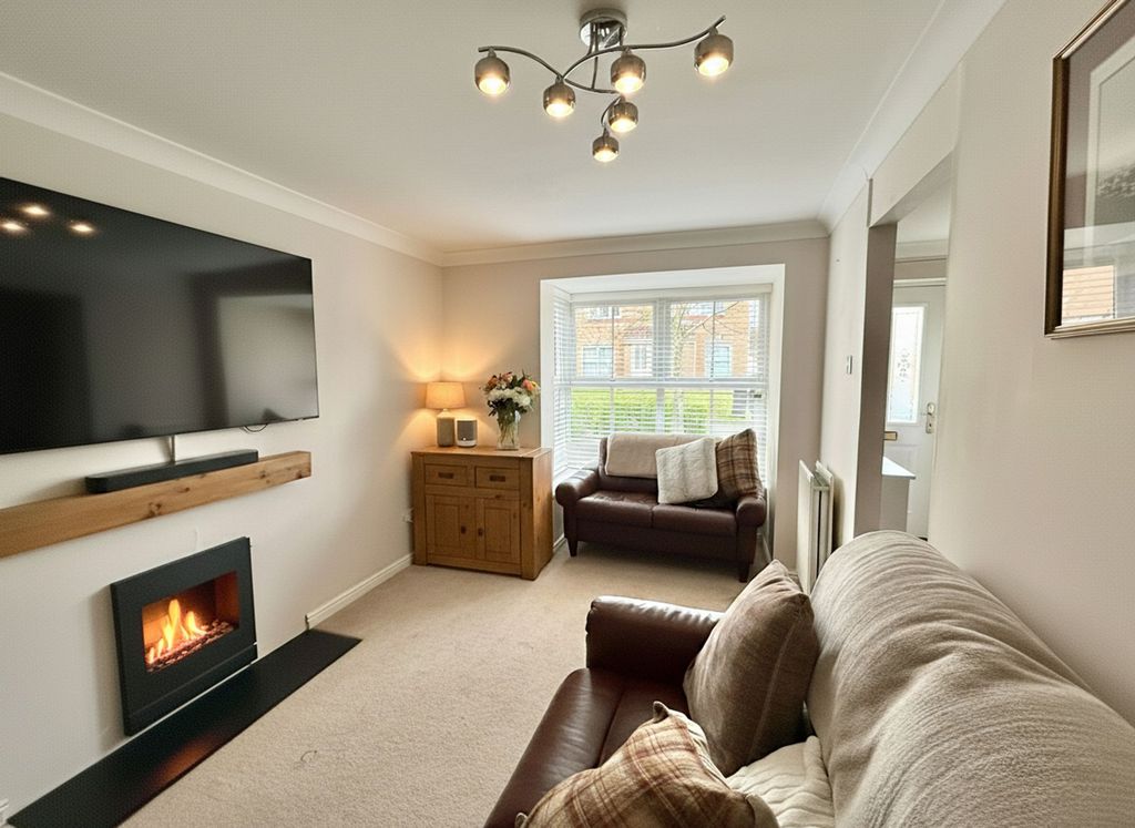 Property photo 2 of 13 Lounge