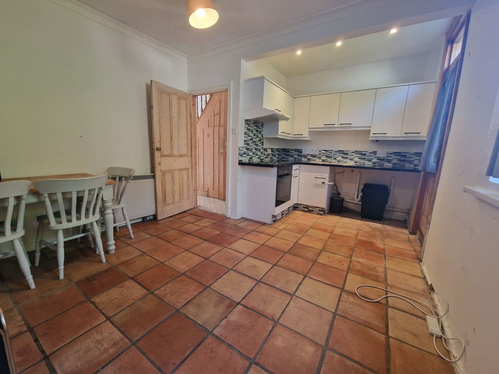 Property photo 2 of 11 Kitchen