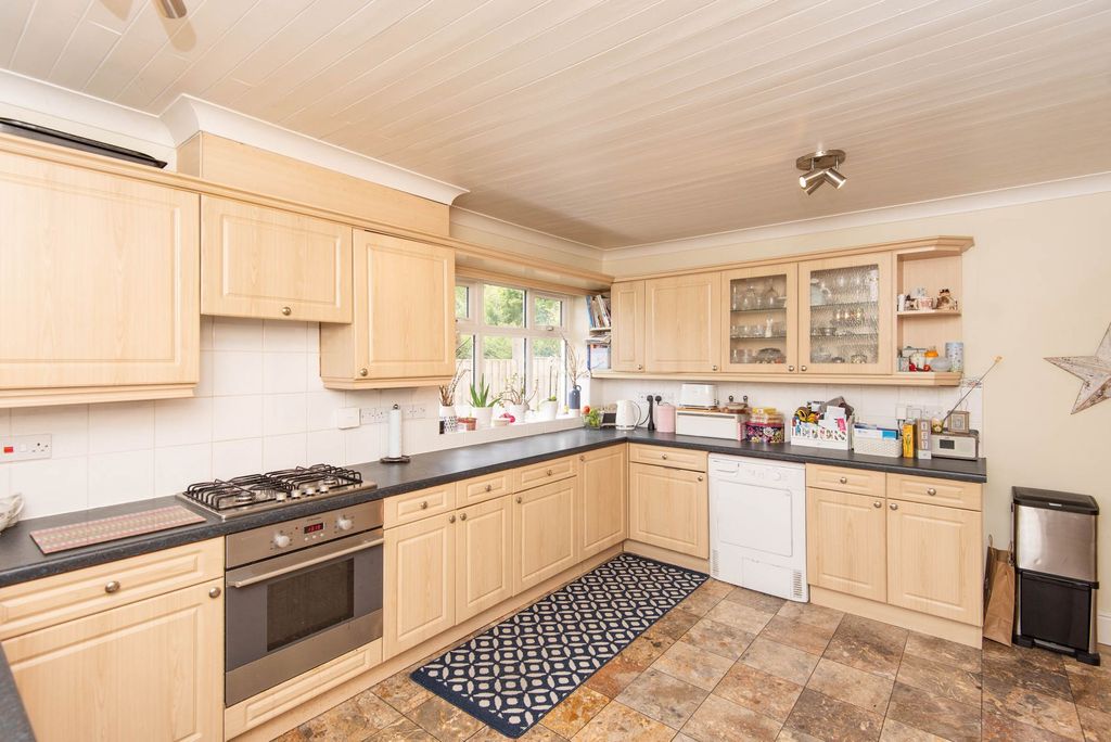 Property photo 3 of 29