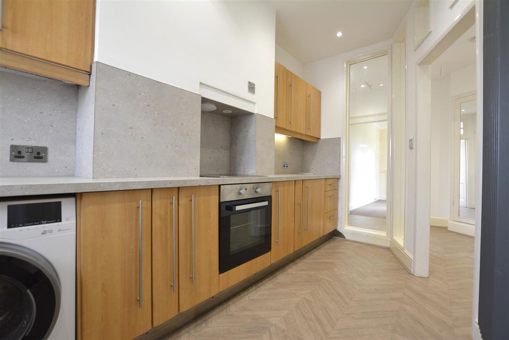 Property photo 3 of 12 Kitchen 1.Jpg