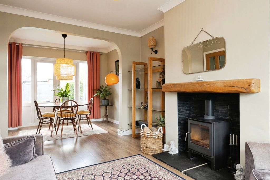 Property photo 3 of 17 Pbox-Img.Jpg