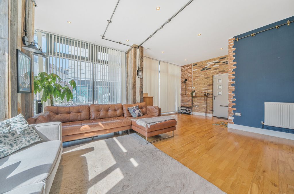 Property photo 3 of 18 1294729-4-6827489...