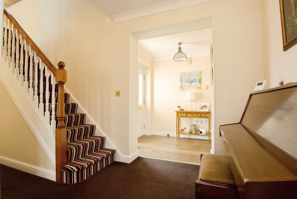 Property photo 2 of 23
