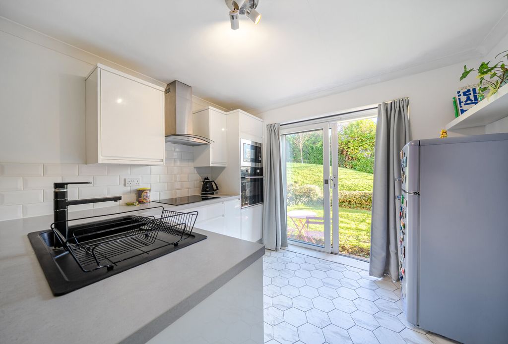 Property photo 3 of 9 1387048-8-693021c...