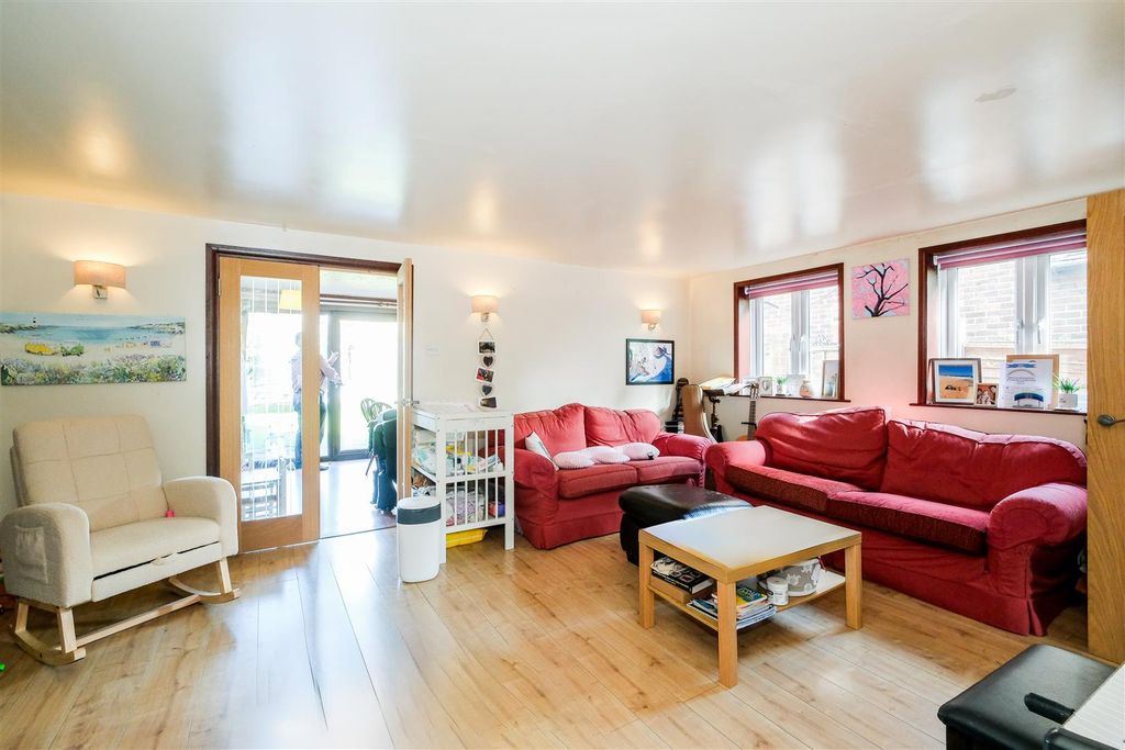 Property photo 3 of 21