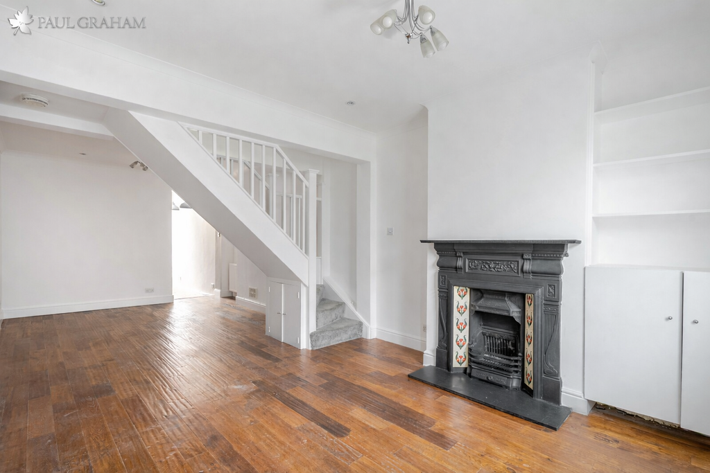 Property photo 2 of 16 d2436Bd0-Efe4-4F81-9c5F-B434E2A71Aef