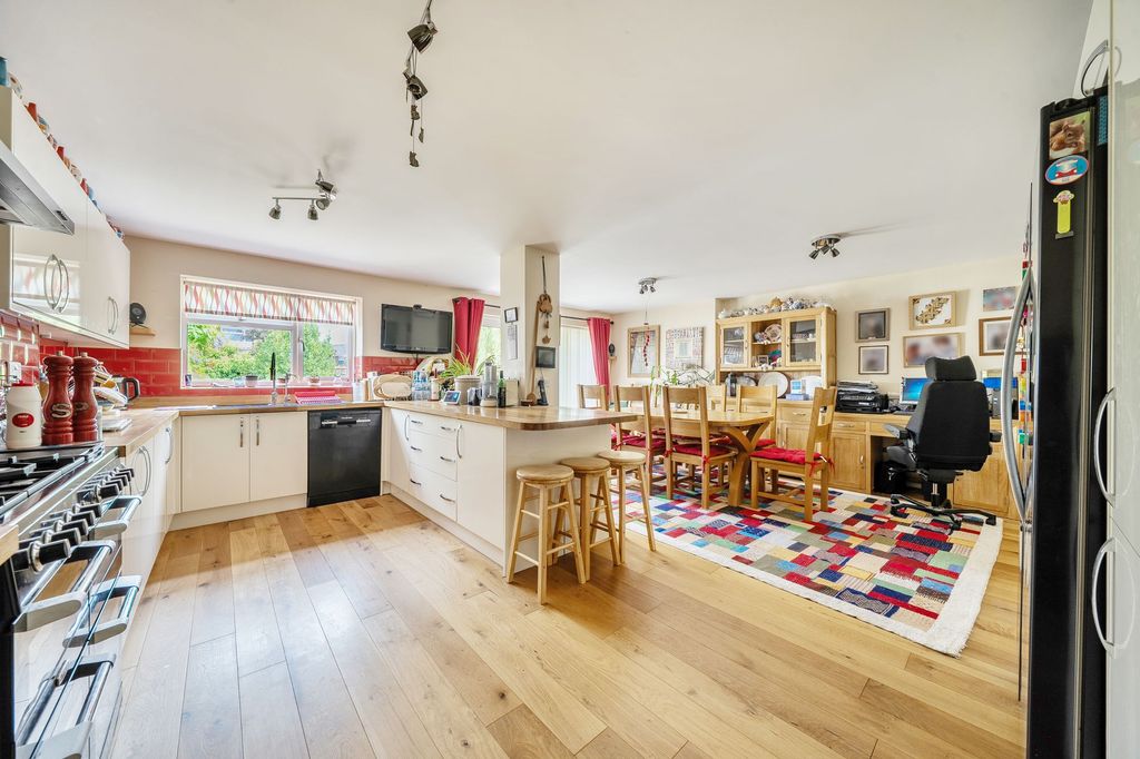 Property photo 2 of 19