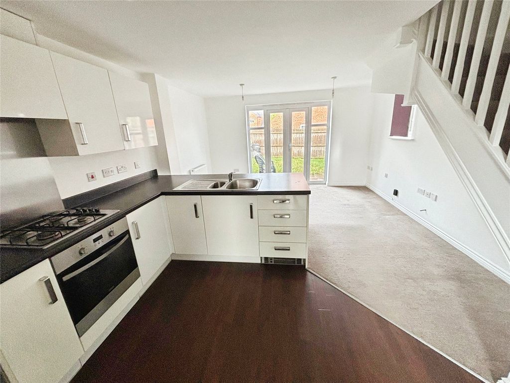 Property photo 3 of 8 Kitchen