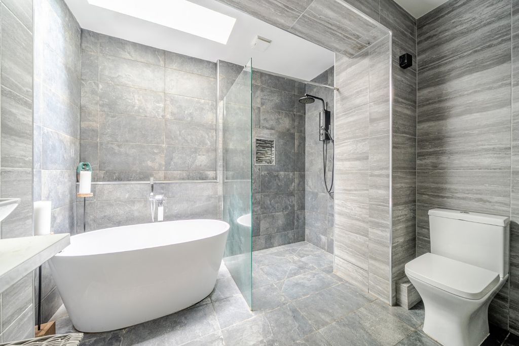 Property photo 2 of 14 Picture No. 11