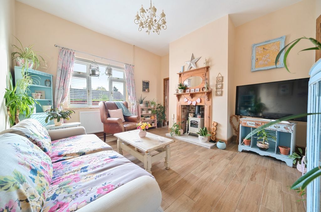 Property photo 3 of 10 1371919-5-68Fbe069213d8-Arw-1