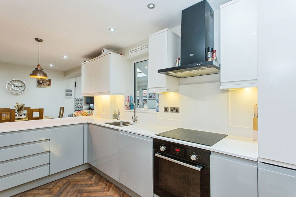Property photo 2 of 23 Kitchen Diner