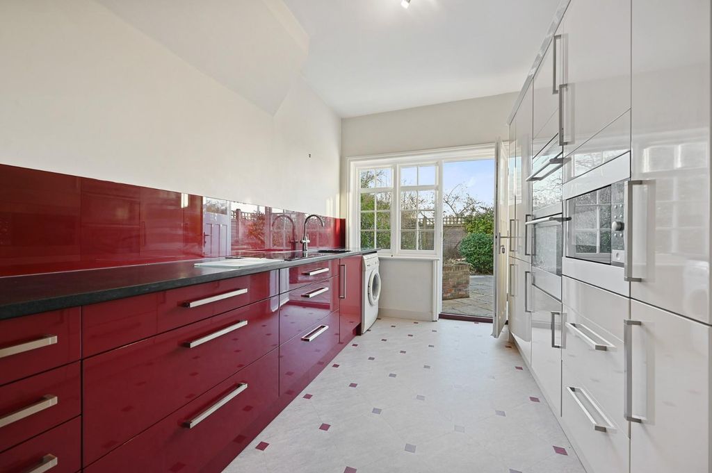 Property photo 3 of 11