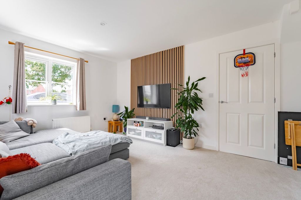 Property photo 2 of 18