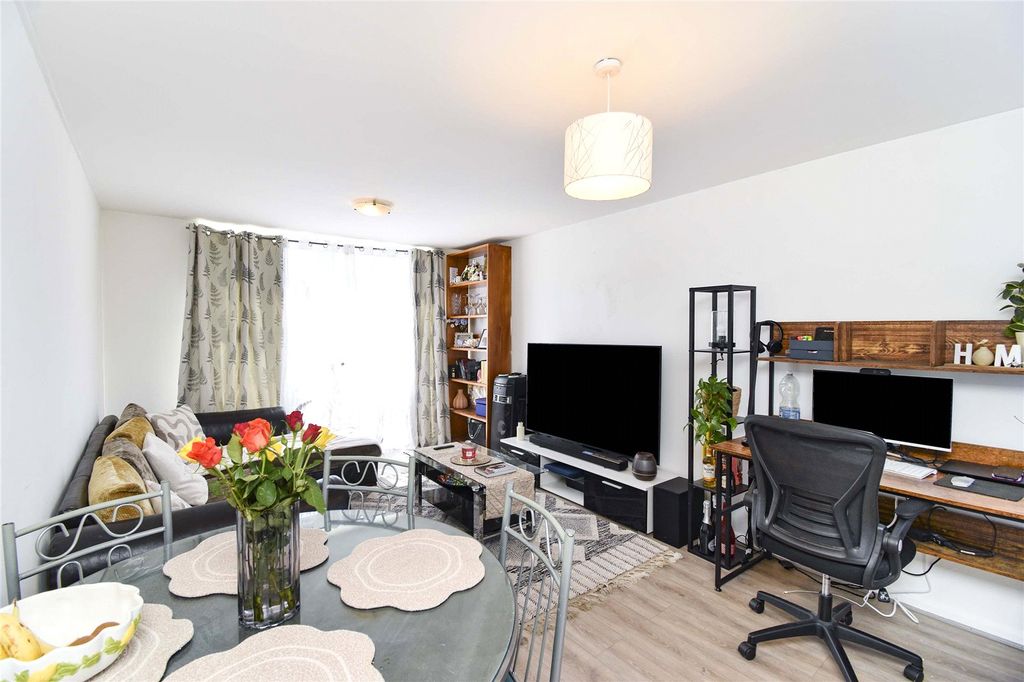 Property photo 2 of 14 Picture No. 12