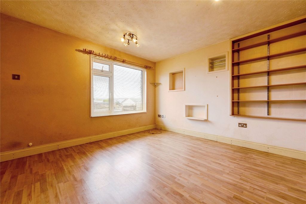 Property photo 3 of 11 Picture No. 12