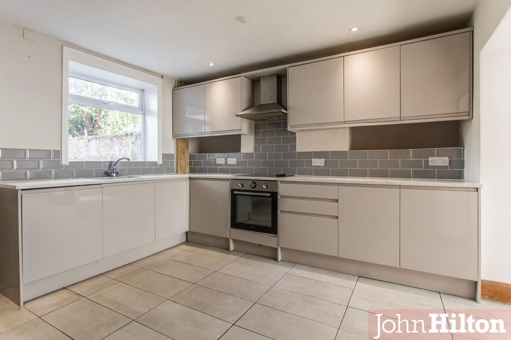 Property photo 2 of 13 Edinburgh Road-22.Jpg