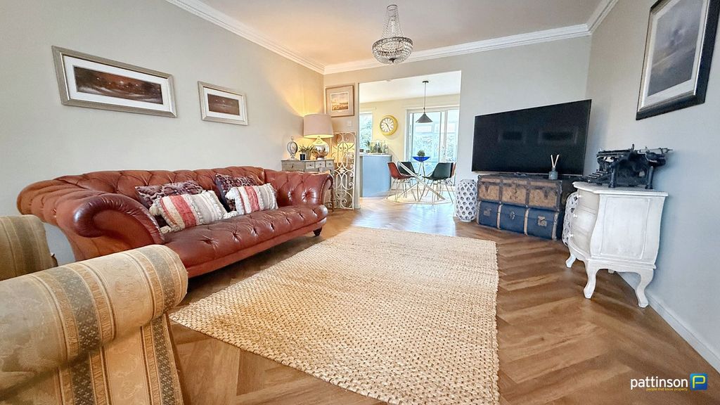 Property photo 2 of 40