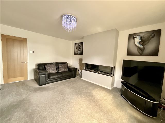 Property photo 3 of 21 Lounge